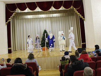 Новогодний утренник прошел 30 декабря в сельском поселении Ленинский сельсовет. 